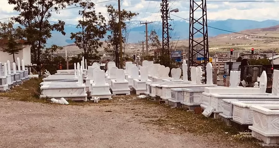 Elazığ'da Mezar Yapımı